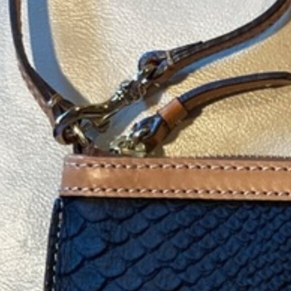 Dooney & Bourke Leather Slim Large Wristlet Clutch NWOT faux Snake skin - Picture 9 of 9